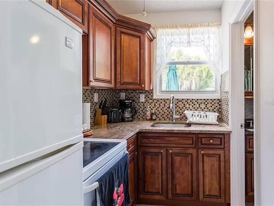 Charming Studio Unit Across From Lido Key Beach Сарасота Екстер'єр фото